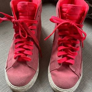 Girls Nike Suede Hightop Sneakers